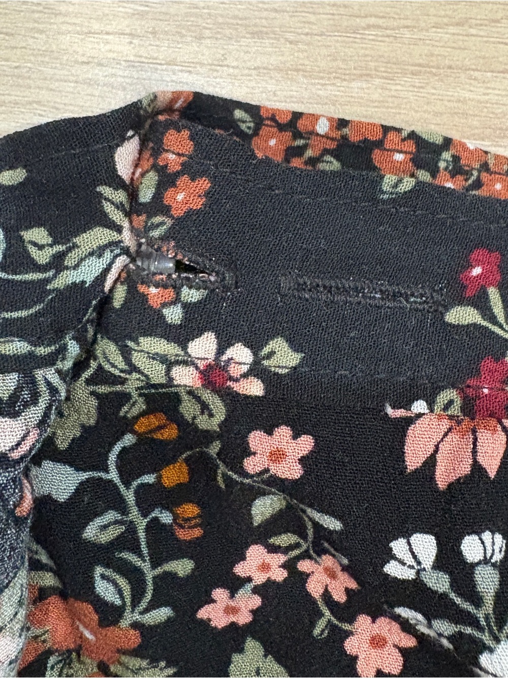 Abercrombie & Fitch Floral Ruffle Wrap Skirt XS Button Closure Tie side - Picture 12 of 13